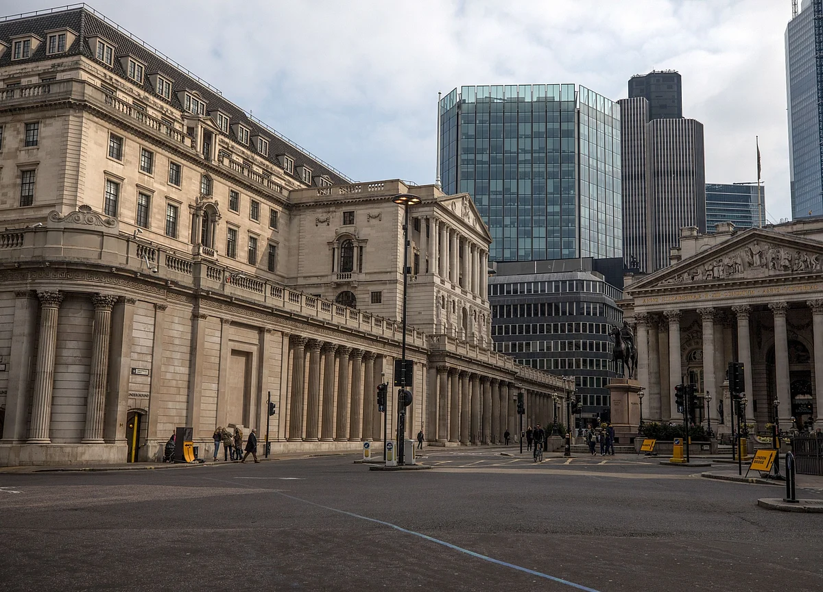 BOE May Need to Cut Even With a Brexit Deal, Saunders Says