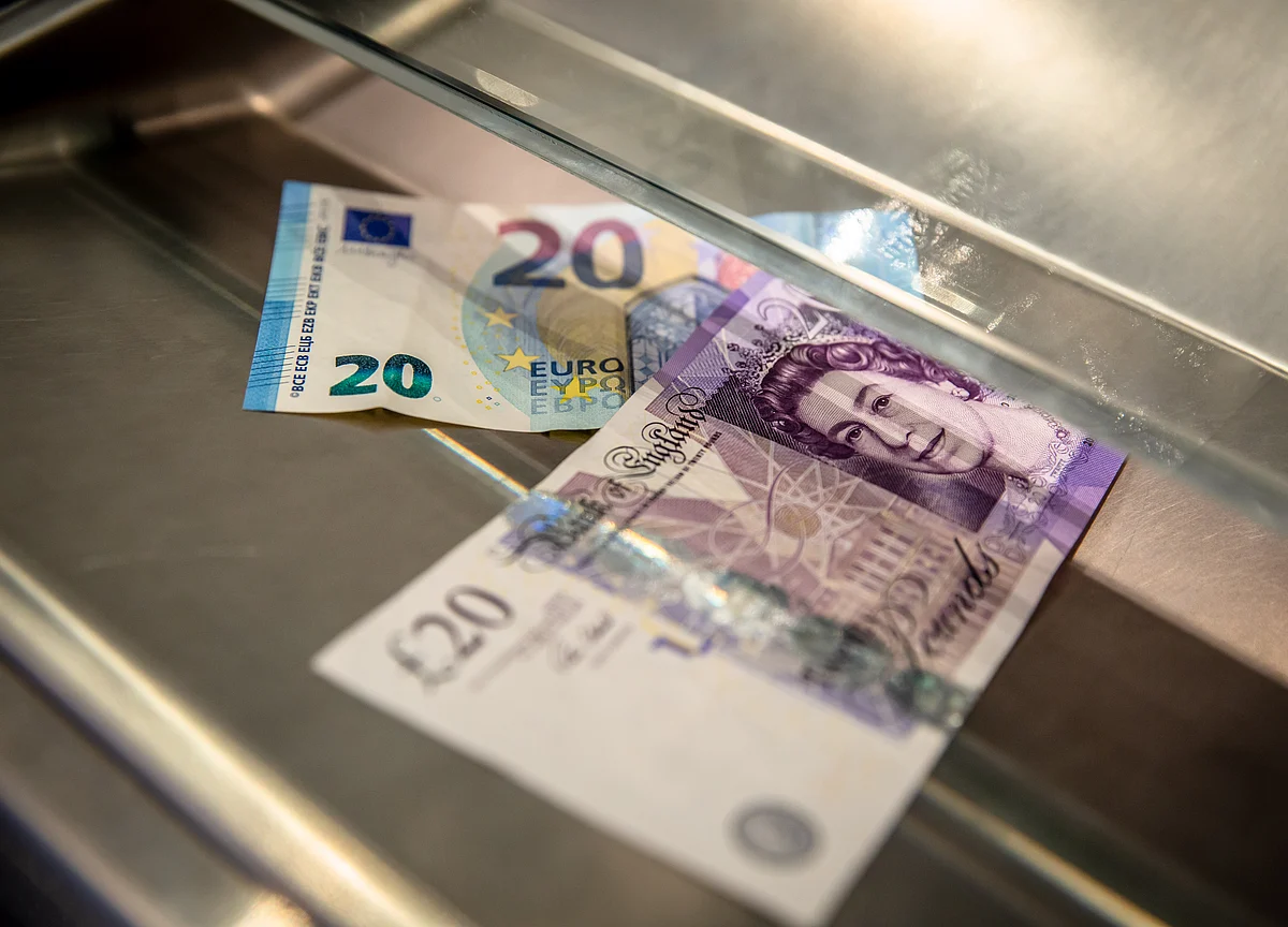 Pound Surges as Parliament Moves to Block Johnson’s No-Deal Plan