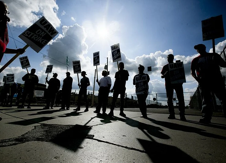 ‘They Don’t Need Us Anymore’: Auto Workers Fear Electric Unrest
