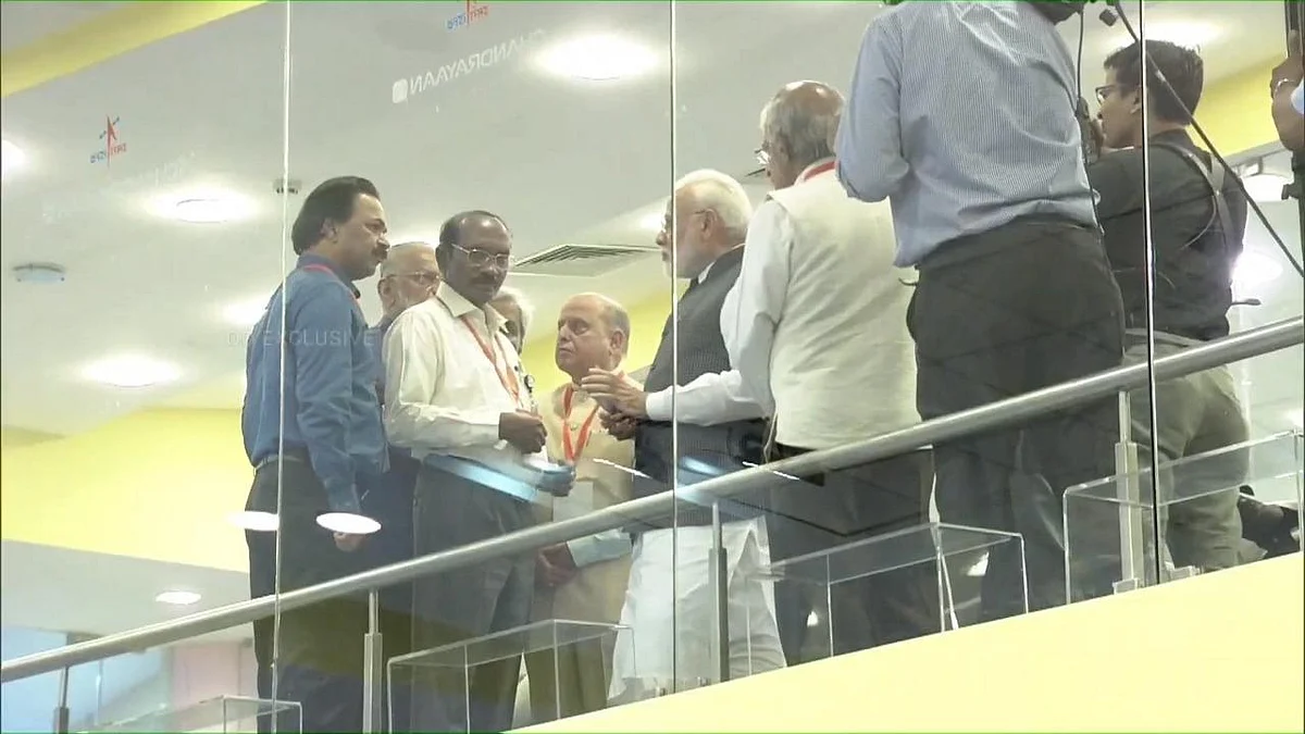 K Sivan briefing PM Narendra Modi. (Source: ANI)