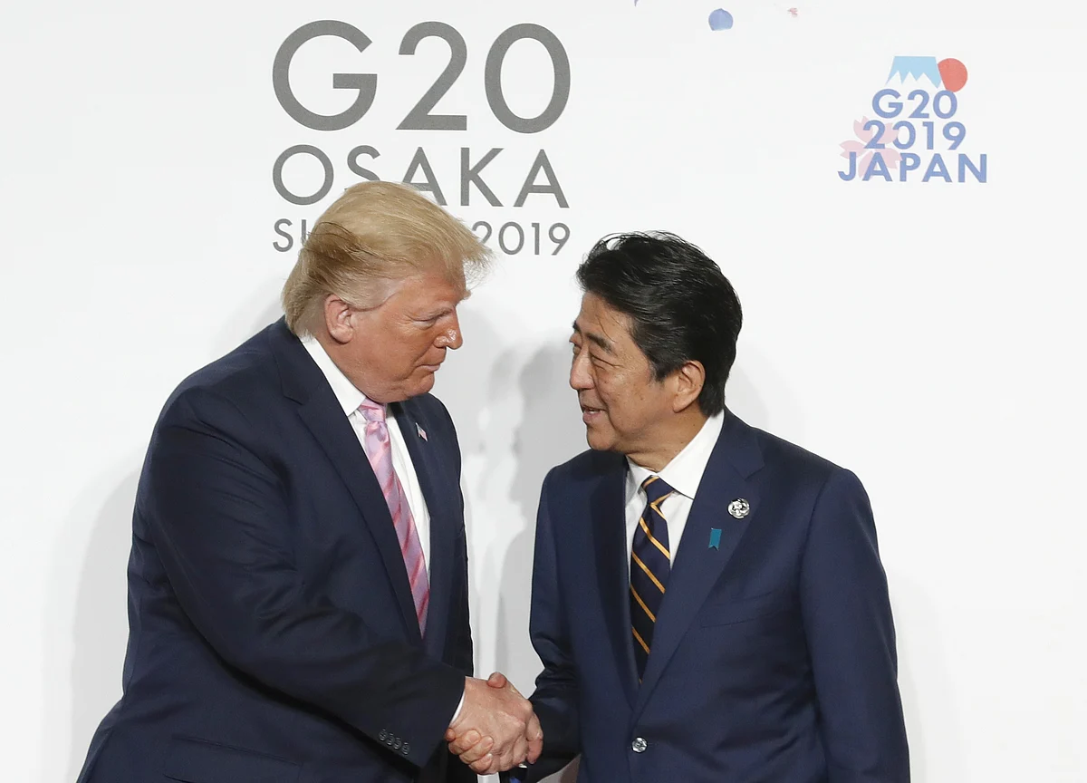 Trump, Abe Ink Trade Deal as U.S. Withholds Auto Tariffs For Now