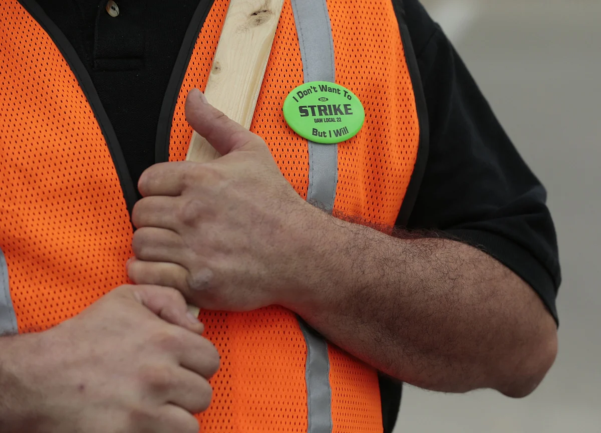GM Faces $50 Million Losses a Day as UAW Digs In for Strike