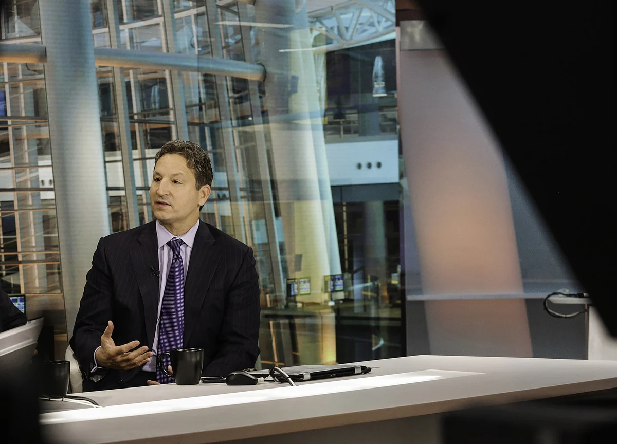 Top Credit Suisse Investor Says Don’t Fire Executives for Spying