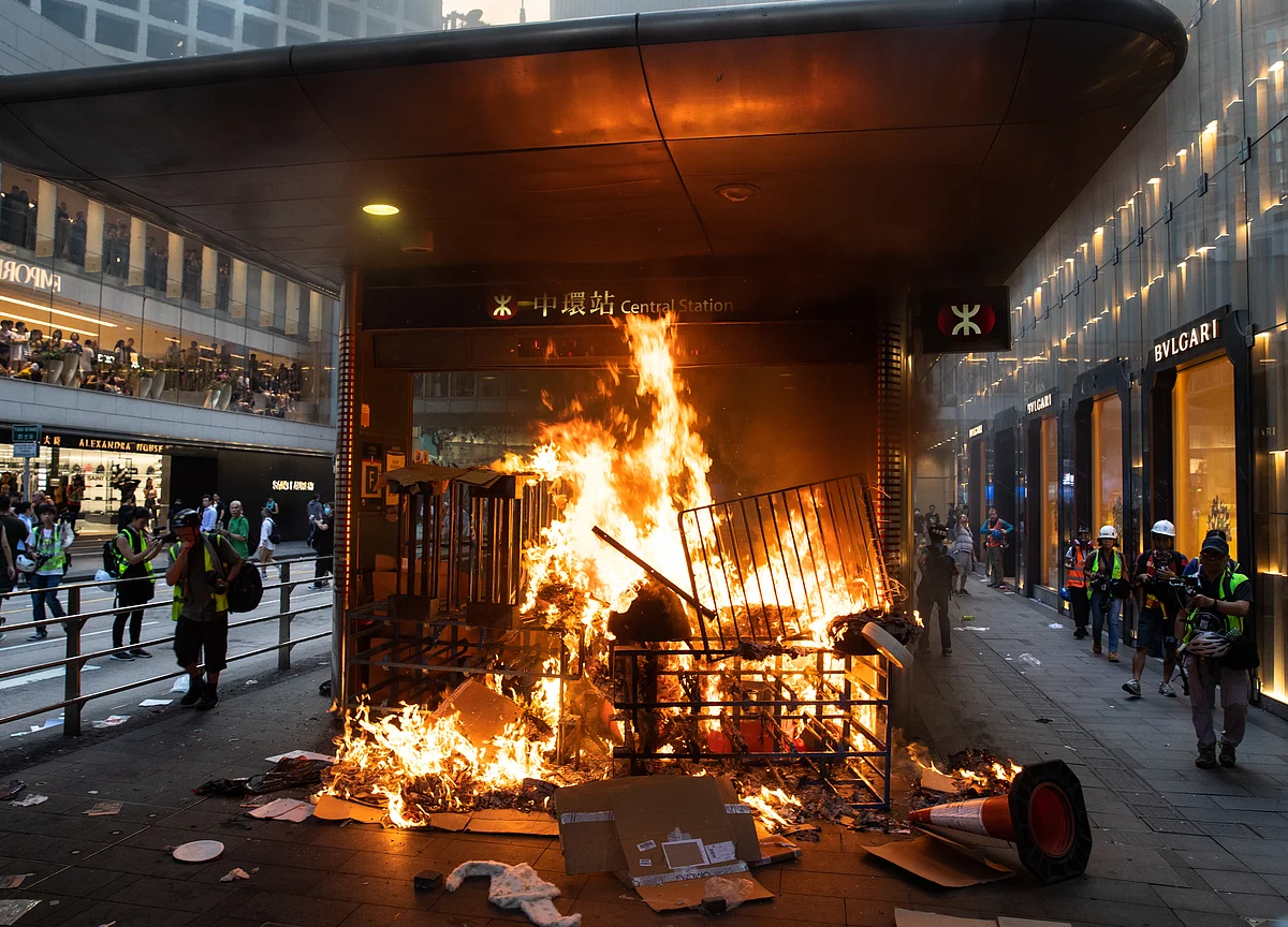 Central Hong Kong Hit With Violence After Lam’s Big Concession