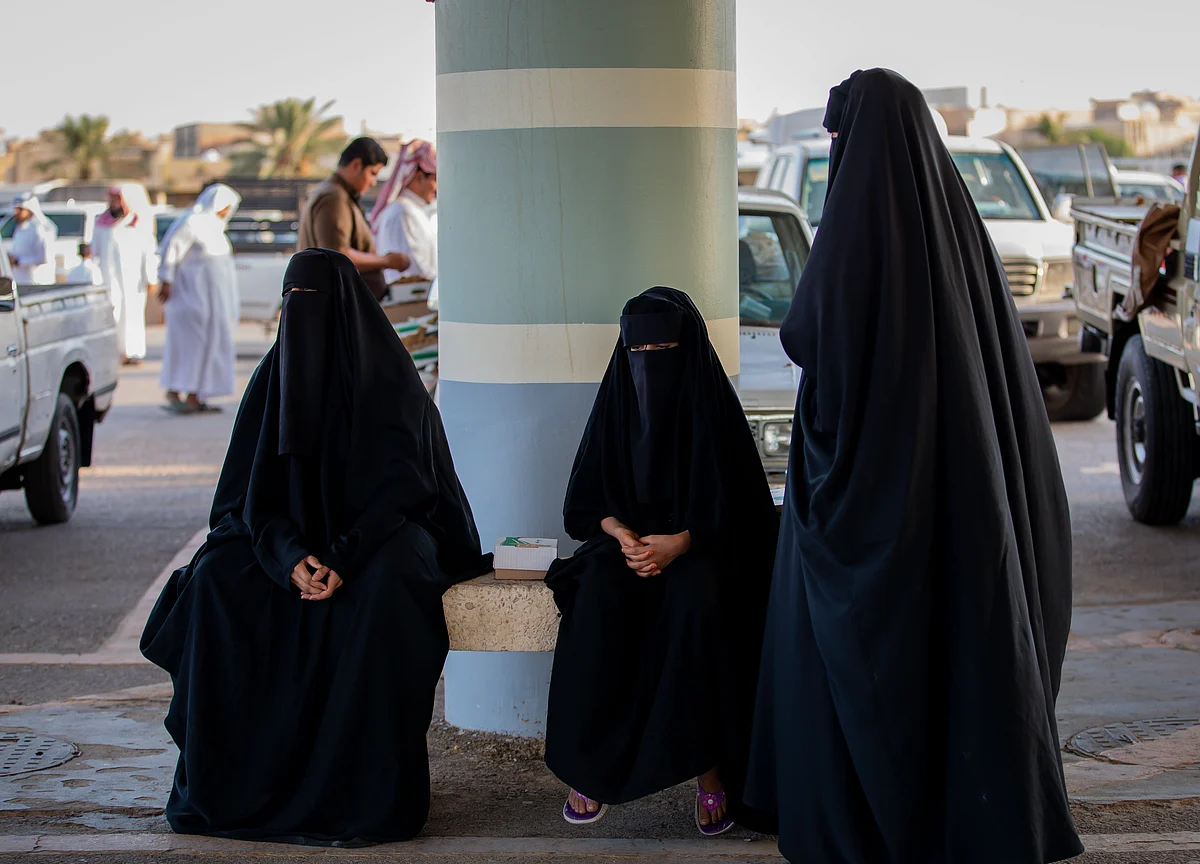 Saudi Arabia Drops Dress Code for Foreign Women in Tourism Push