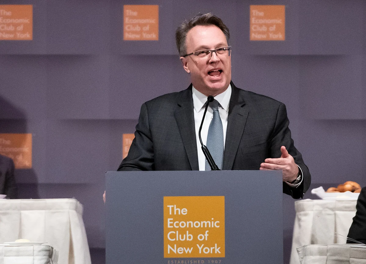 Fed Officials Warn Consumer Is Alone in Carrying U.S. Economy