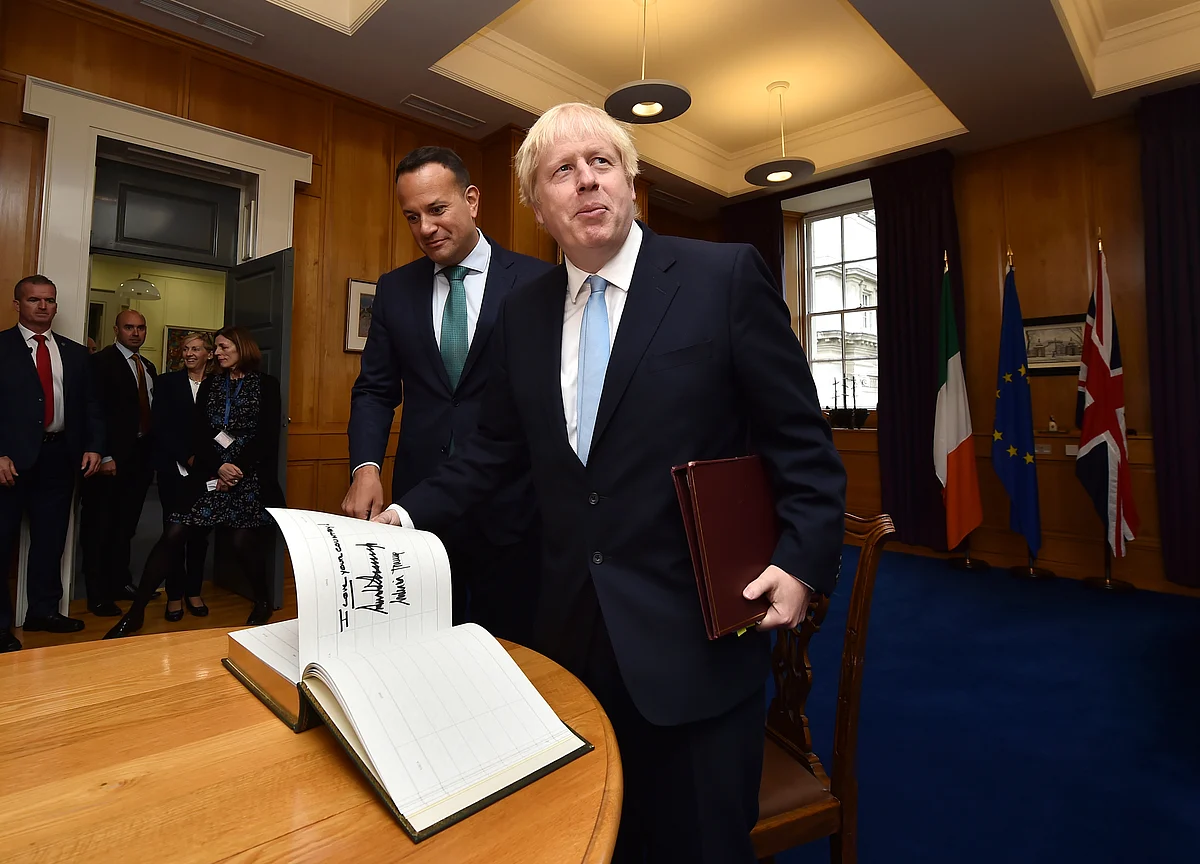 Johnson Talks Up a Brexit Deal as He Heads for Juncker Meeting