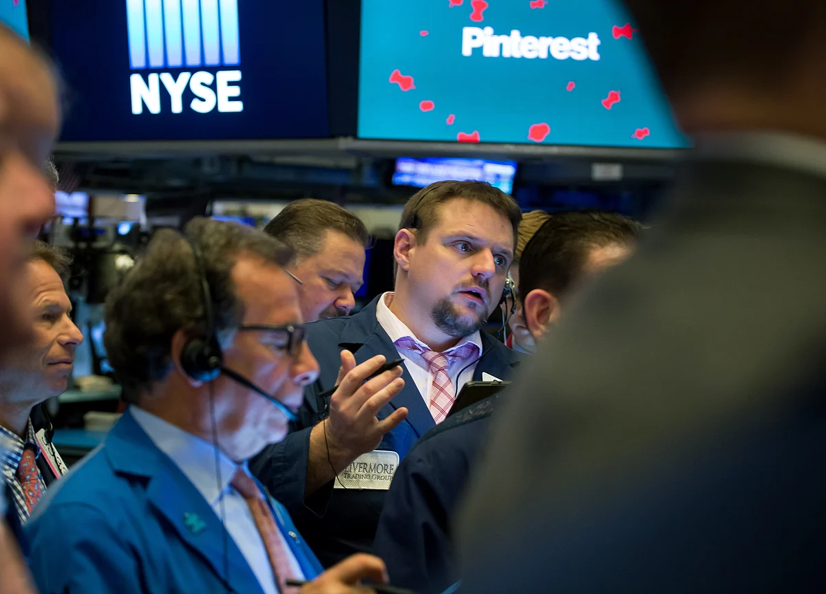 Dollar Rallies, Stocks Erase Losses After Fed Move: Markets Wrap