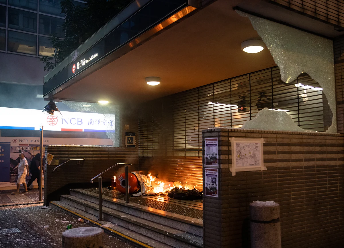 Hong Kong Protesters Battle Police, Set Fire to Key Subway Station