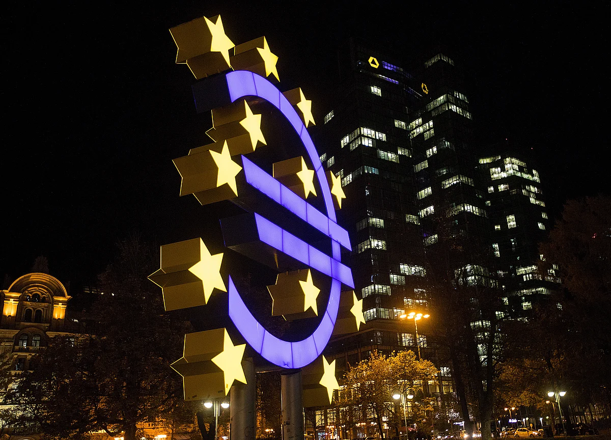 ECB Survey Shows Across-the-Board Cut in Inflation, GDP Outlook