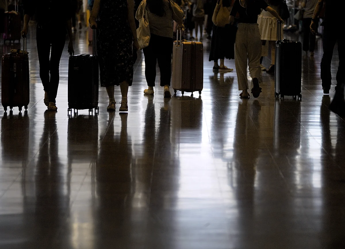 Typhoon Strands More Than 5,000 People at Tokyo’s Narita Airport