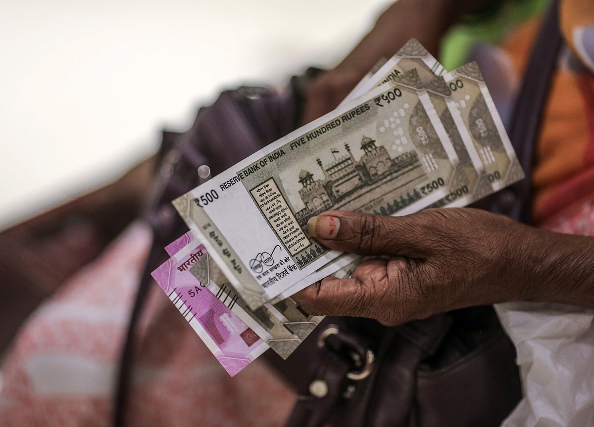 Rupee Rebounds 27 Paise To Close At 72 12 Against U S Dollar