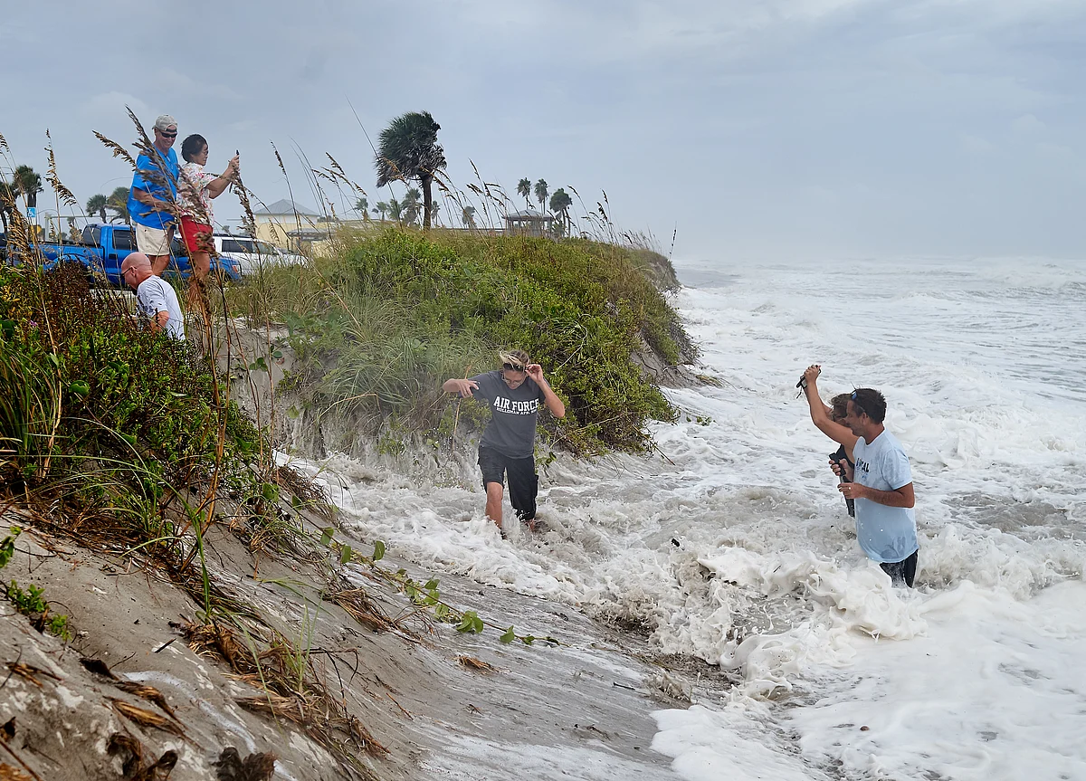 Hurricane Dorian Lashes Florida After Wreaking Havoc on Bahamas