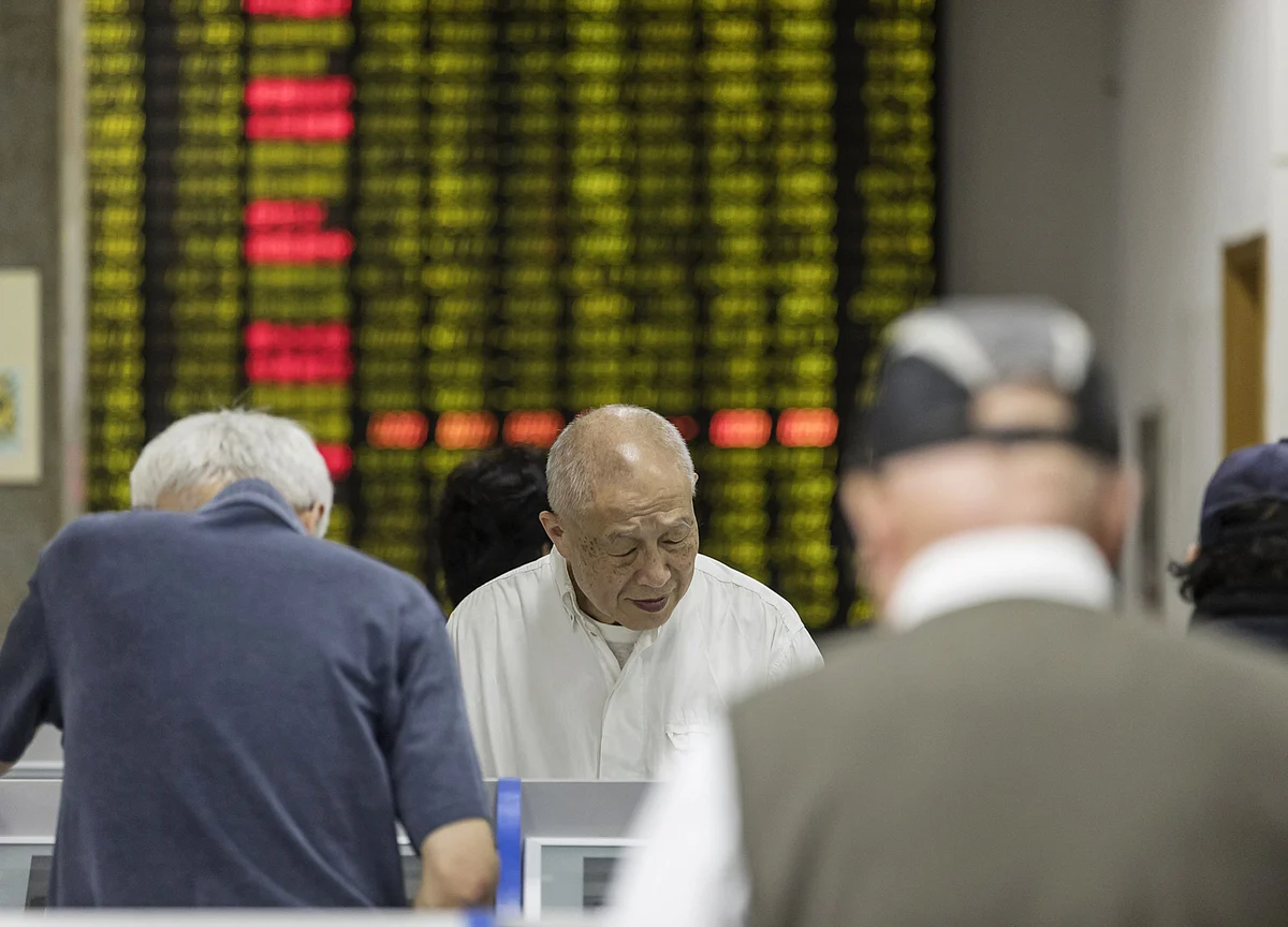 Chinese Stocks Sink 8% in Worst Rout Since 2015 Bubble Burst