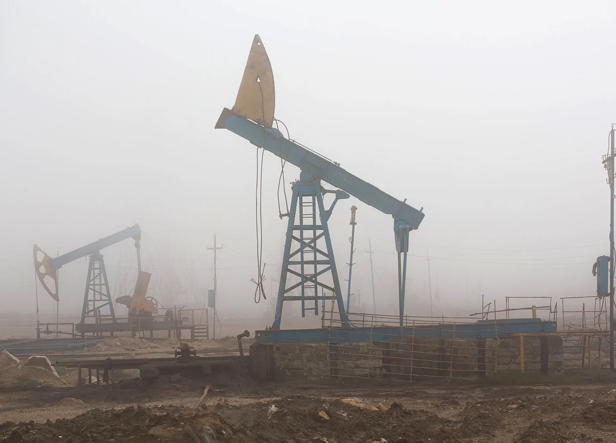 Oil Falls as Hurricane Dorian, Trade Wars Stoke Demand Fears