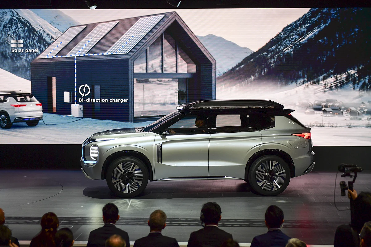 Mitsubishi Will Likely Cut Earnings Forecast on Rogue Oil Losses
