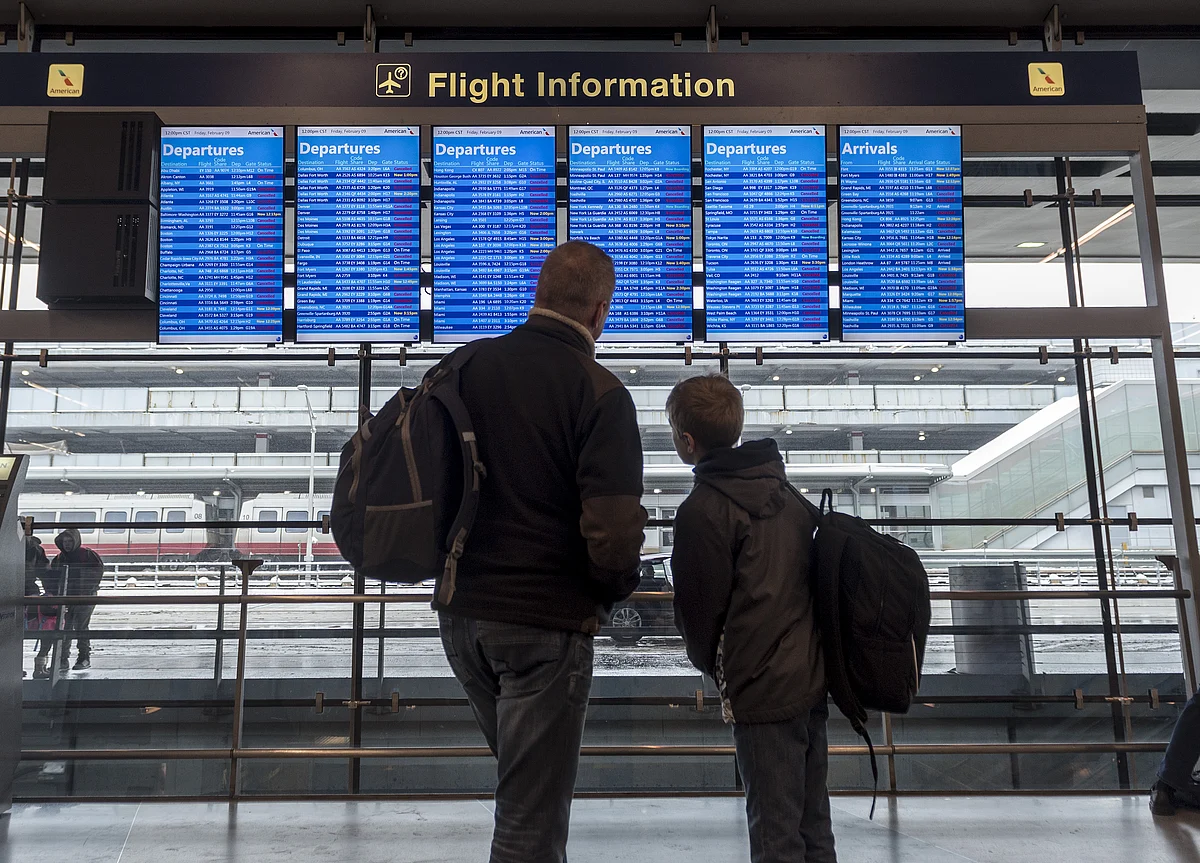 Flight Cancellations Mount as Dorian Lashes U.S. Southeast Coast