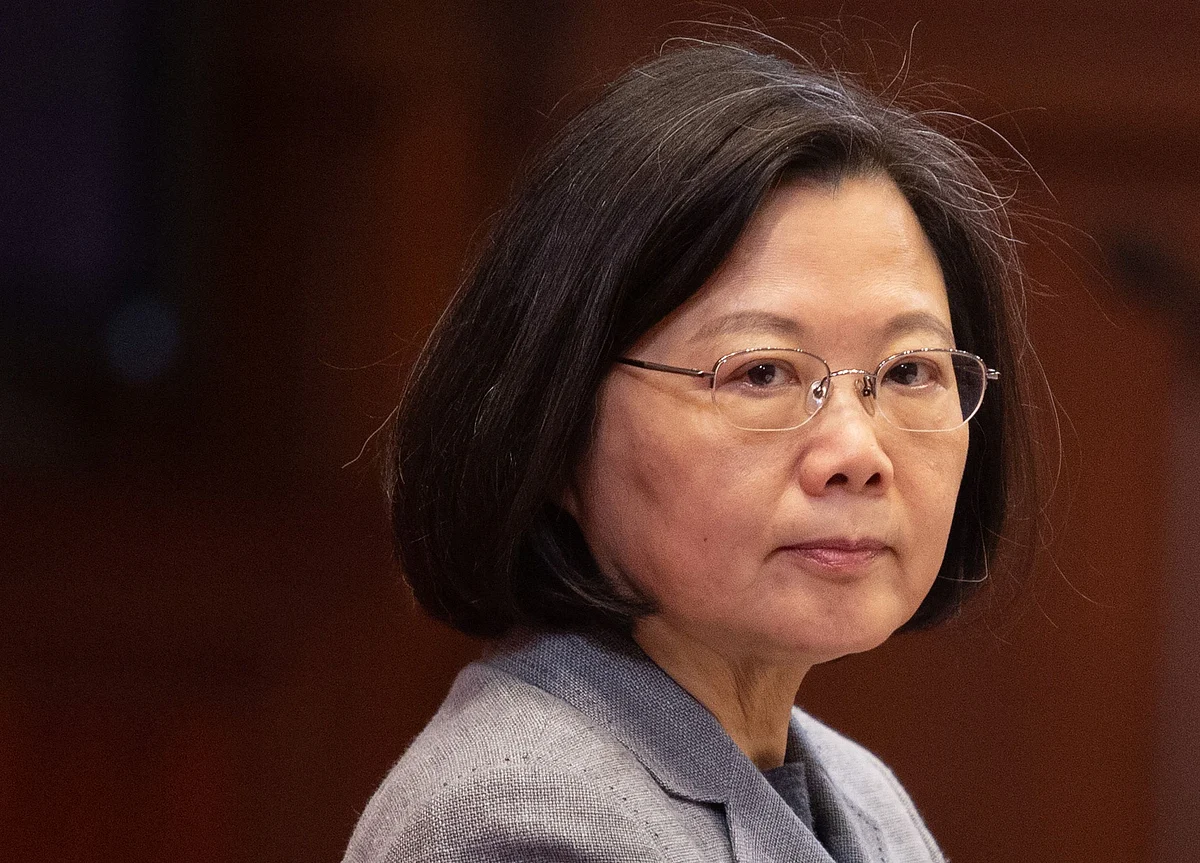 Taiwan’s President Rises From the Ashes With a Hand From Hong Kong