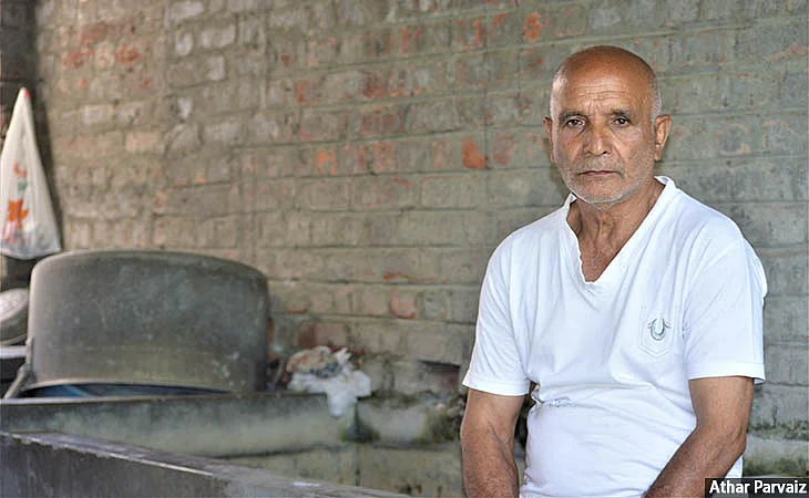 Abdul Aziz Dhobi, 55, whose laundry got a lot of business from hotels and houseboats. Three of his six employees, migrant workers, left in August 2019. “I used to earn Rs 60,000 per month, now it is down to zero,” he says.