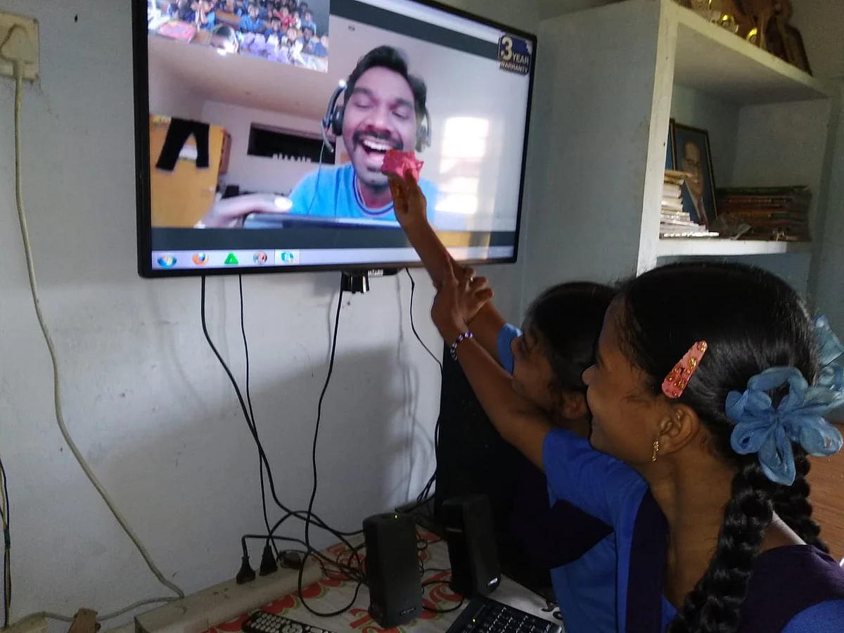 Birthday celebrations at an eVidyaloka centre. (Image courtesy: eVidyaloka)