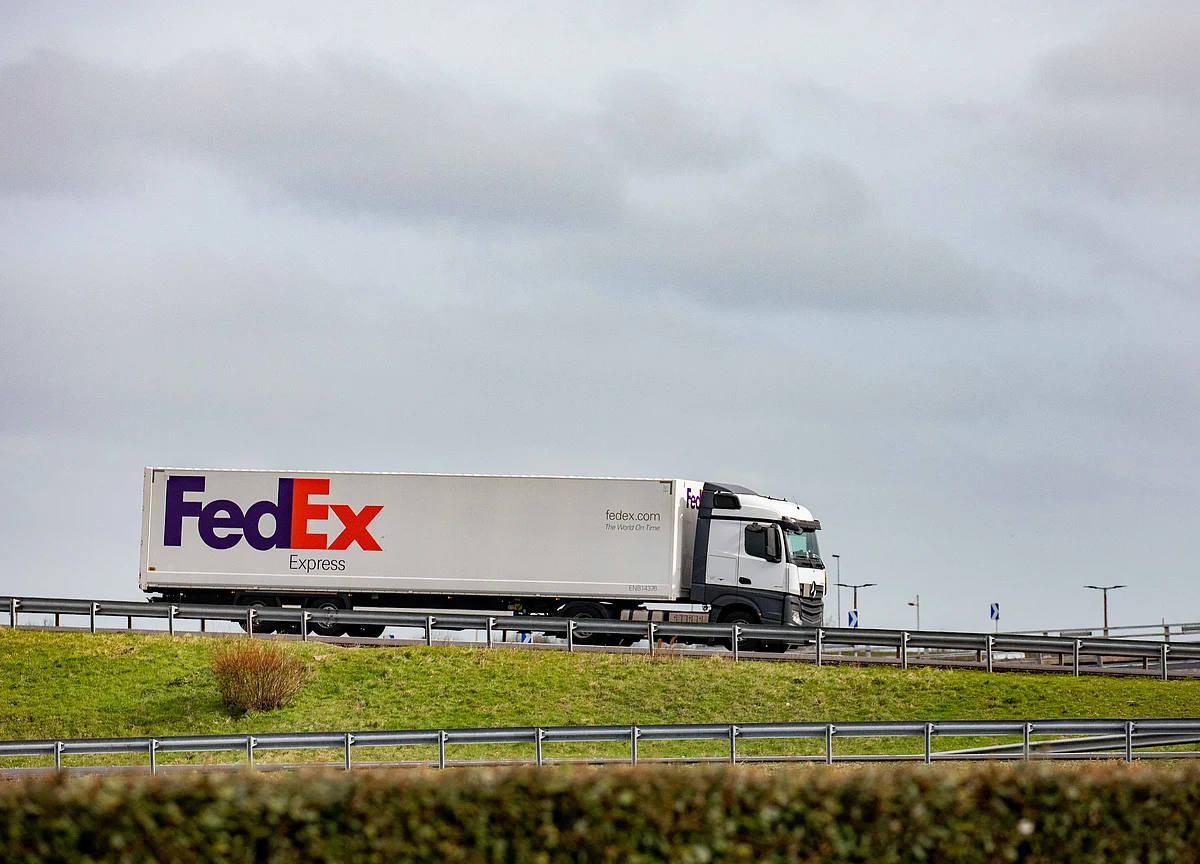 FedEx, UPS See Delivery Van Shortage Amid E-Commerce Rush