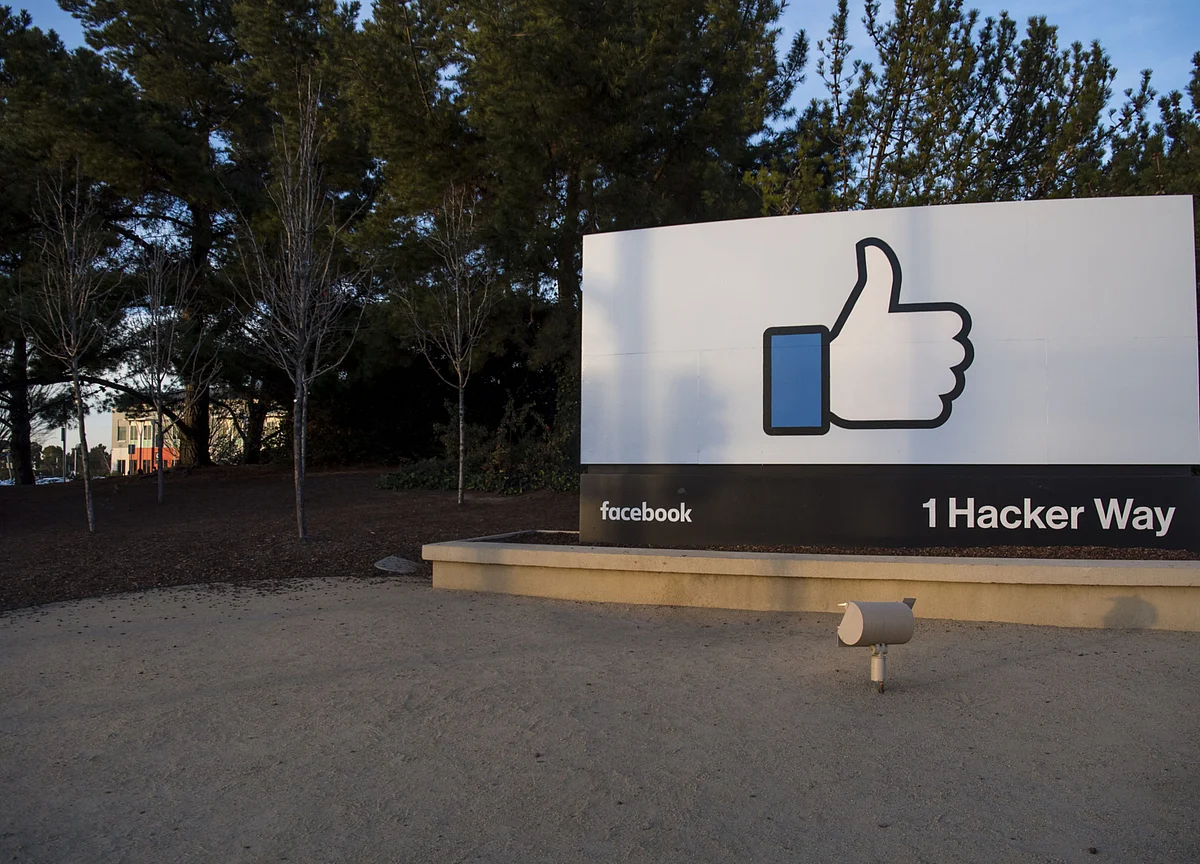 Facebook’s Top Engineering Executive Plans to Leave Company
