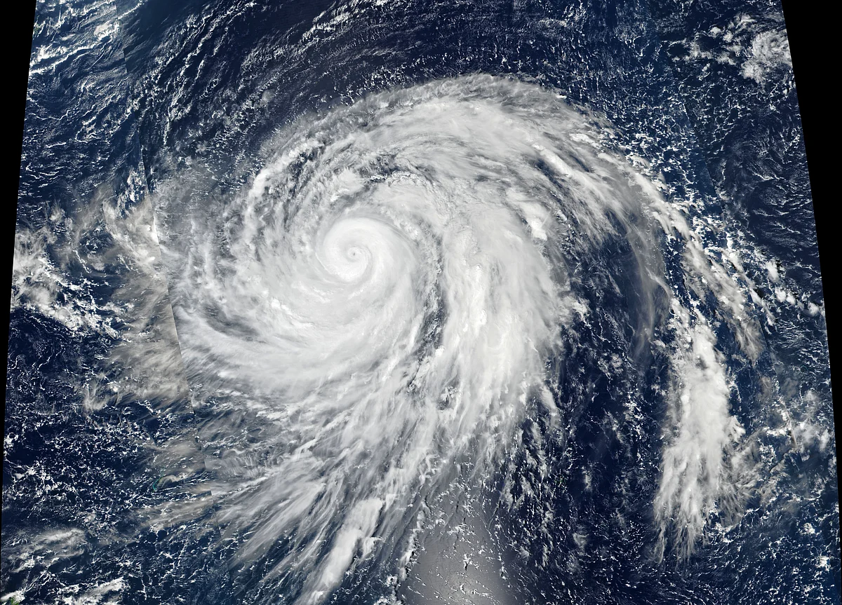 Violent Typhoon Heads for Japan, Canceling Over 1,000 Flights