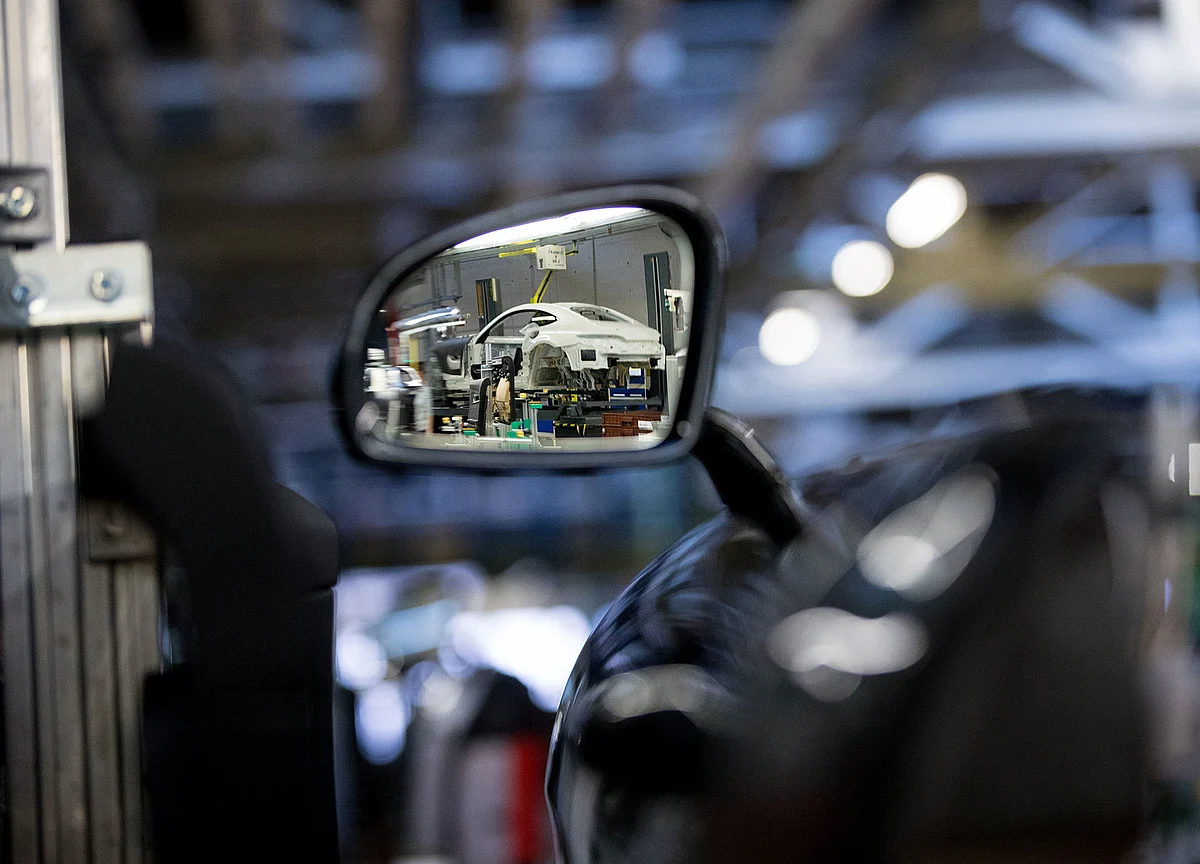 Should Cameras Replace Car Mirrors? U.S. Regulators Want to Know