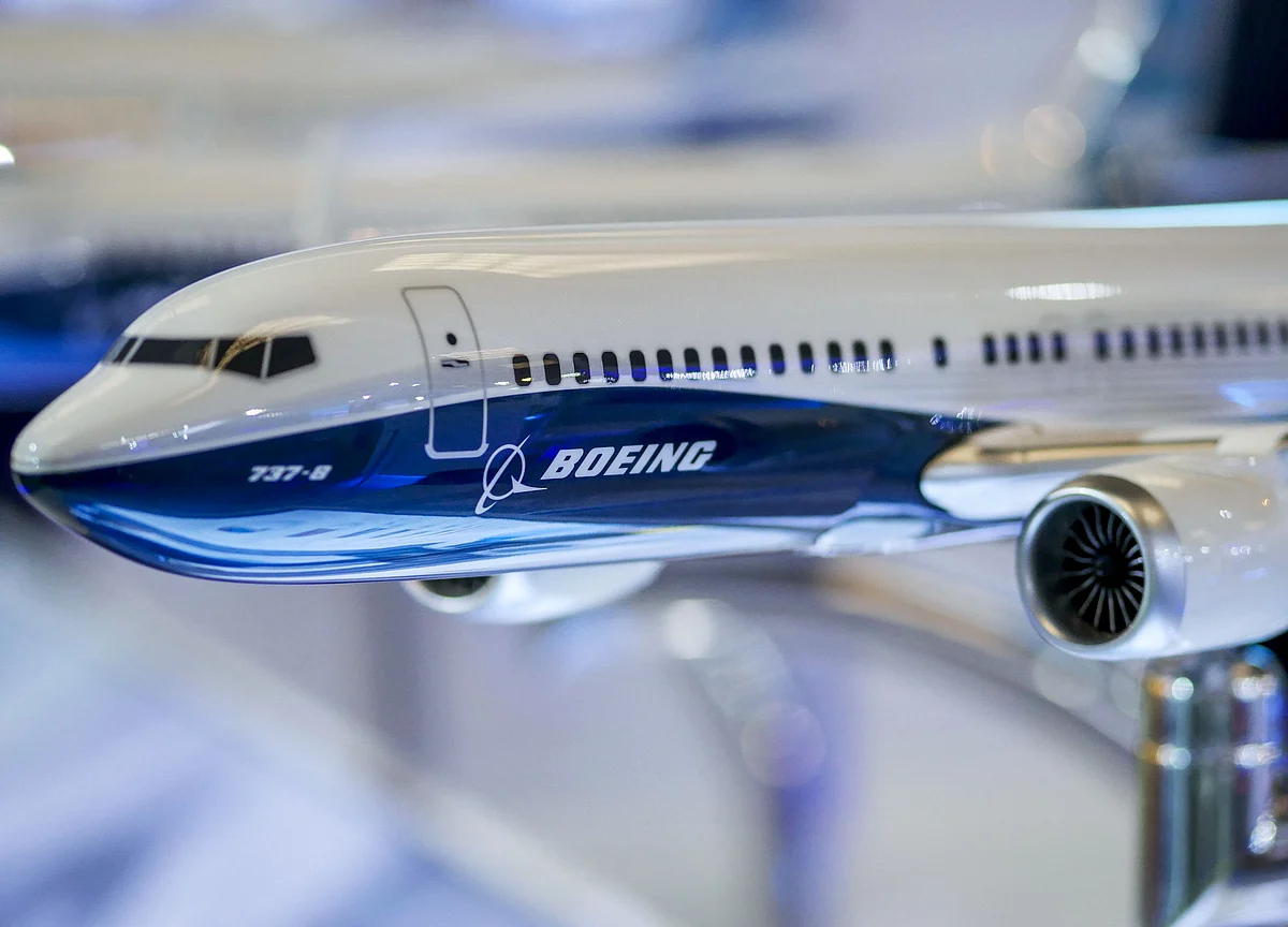 Boeing Weighs Cutting or Halting 737 MAX Production: WSJ