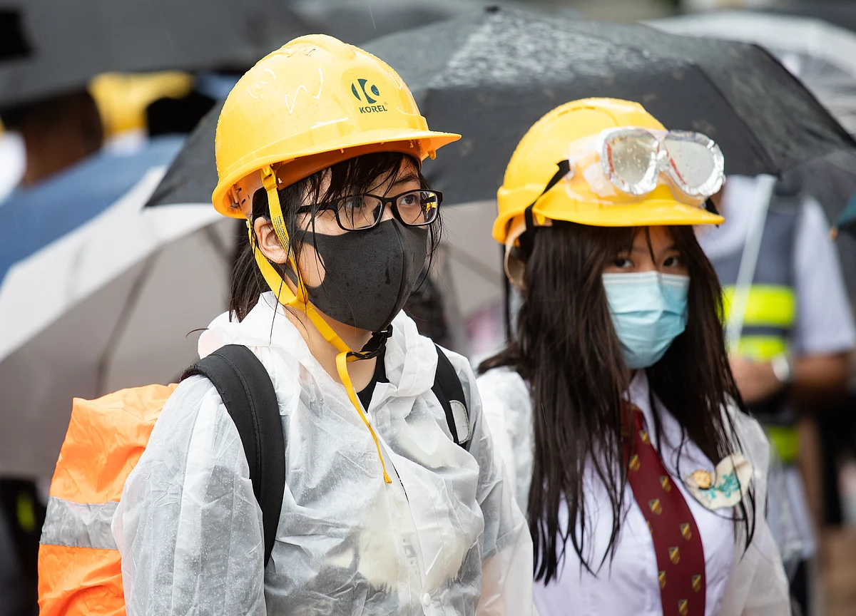 Hong Kong Invokes Emergency Rule to Ban Face Masks, Now TV Says