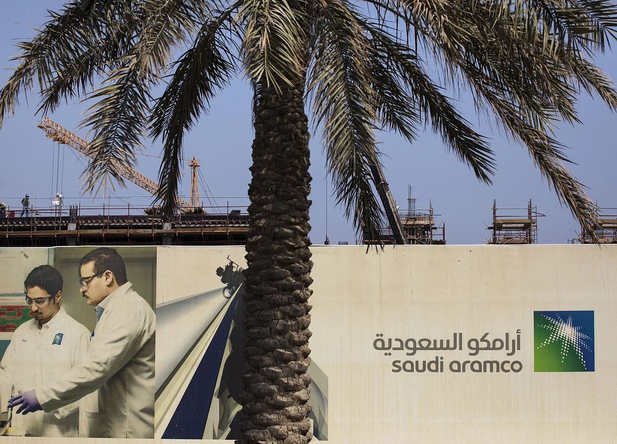 Saudi Aramco to Boost Dividend, Seeks Asian Investors for IPO