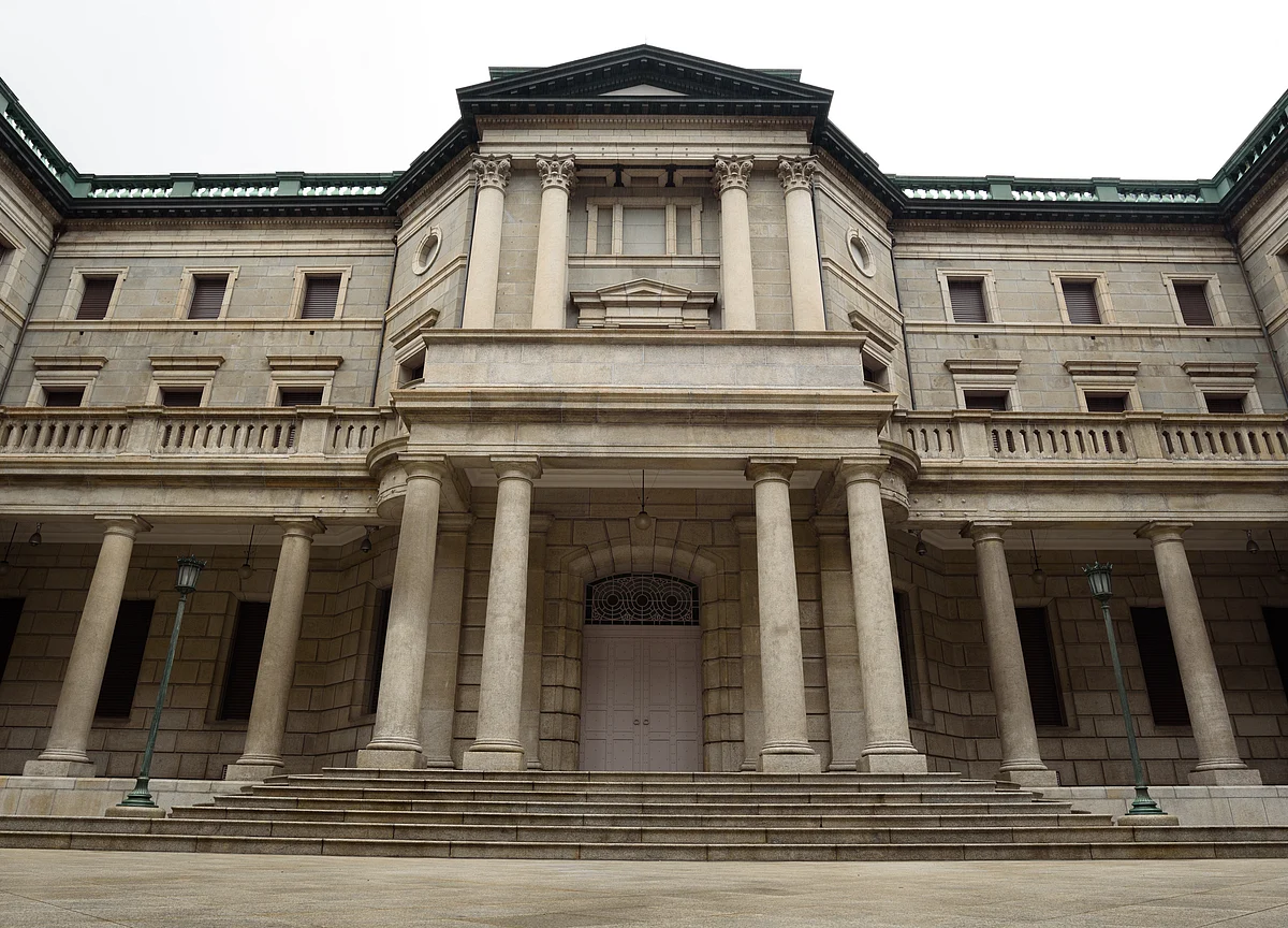 Fighting Against Bank of Japan May Not Be Crazy After All