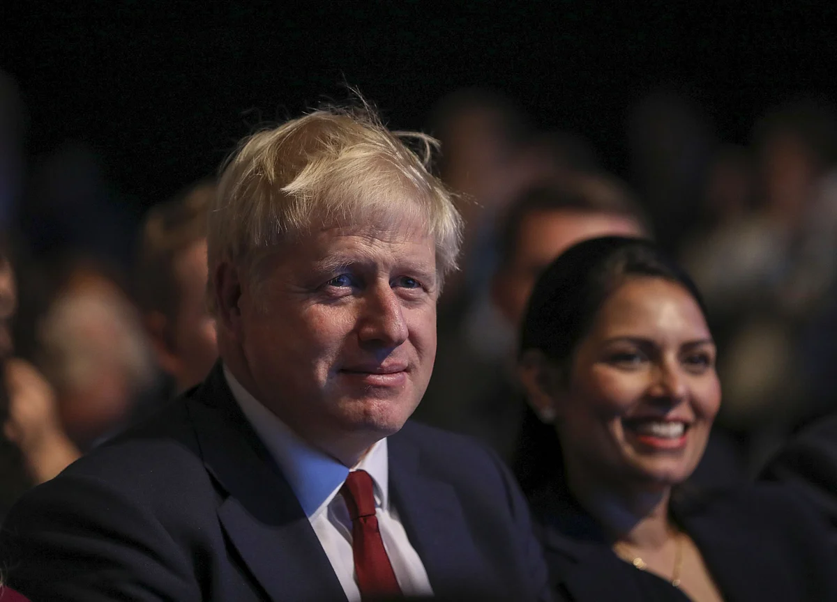 Boris Johnson’s Foes May Try to Get the Queen to Fire Him