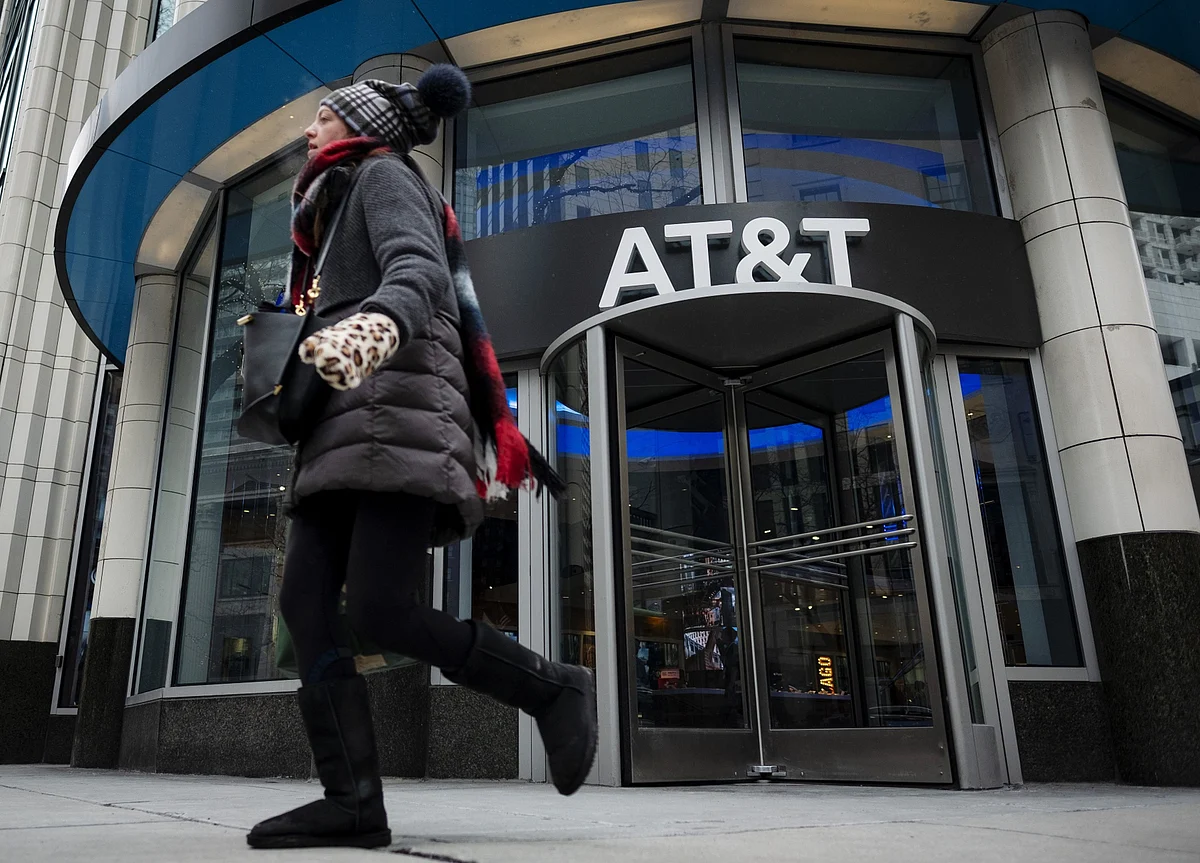 AT&T Holds Truce Talks With Elliott to Resolve Activist Campaign