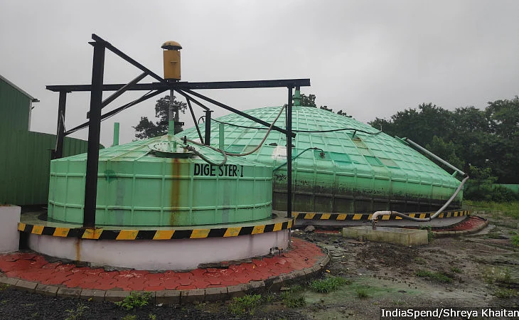 The biomethanation facility opposite the vegetable and fruit market. Organic waste is converted to fuel used by city buses and as cooking fuel. 
