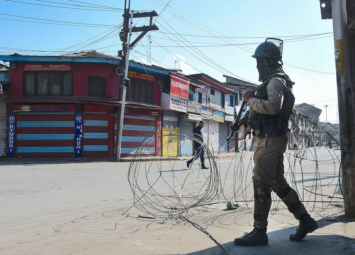 Postpaid Mobile Phone Services Likely To Resume From Monday In Kashmir