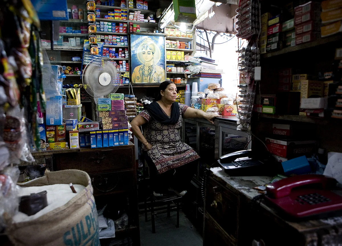 Top Tech Investor Bets India Corner Shops Can Fight Amazon