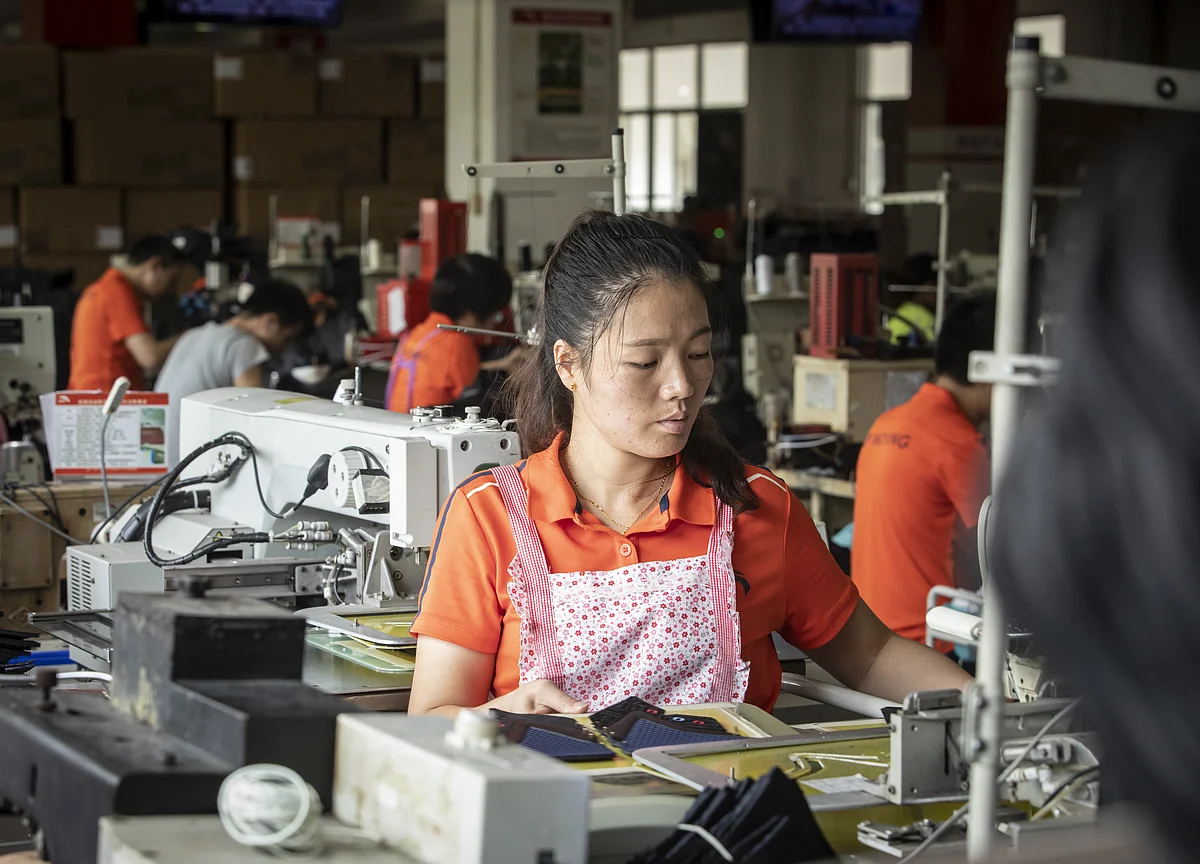 China’s Factory Deflation Worsens, Adding to Global Economy Woes
