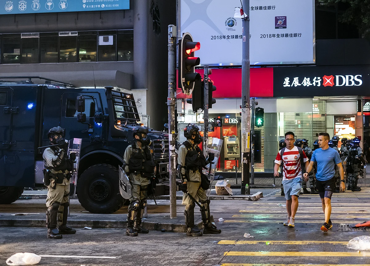 For Anxious Hong Kong Elite, the U.S. Isn’t the Top Escape Route