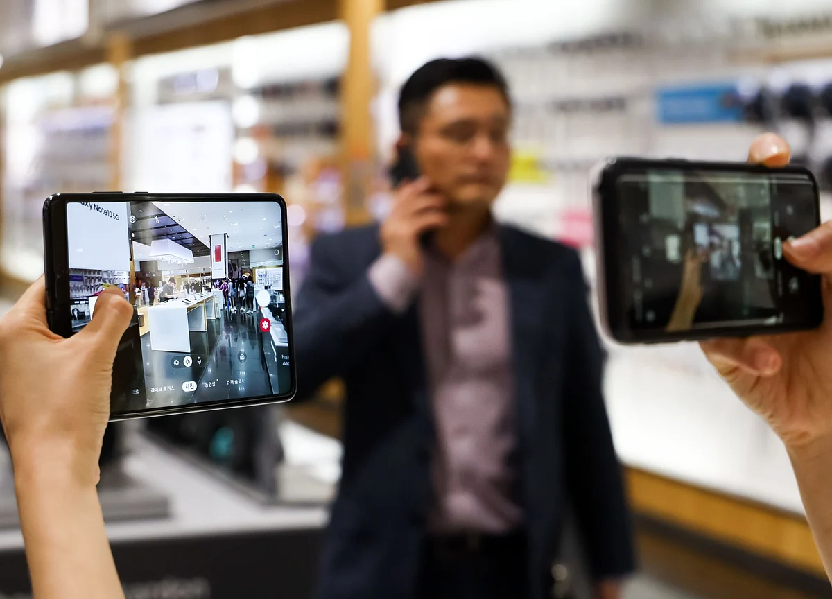 Samsung Profit Beats on Strength of Smartphones and Displays