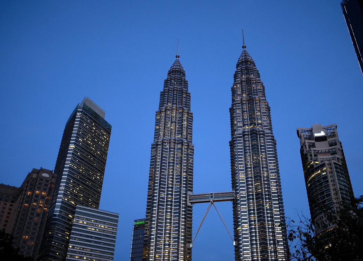 Malaysia Is Set to Lower Income Tax, Widen Deficit Goal