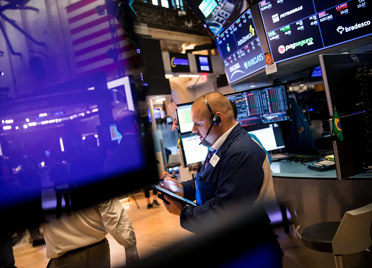 Stocks Fall Most Since August on Weak Factory Data: Markets Wrap