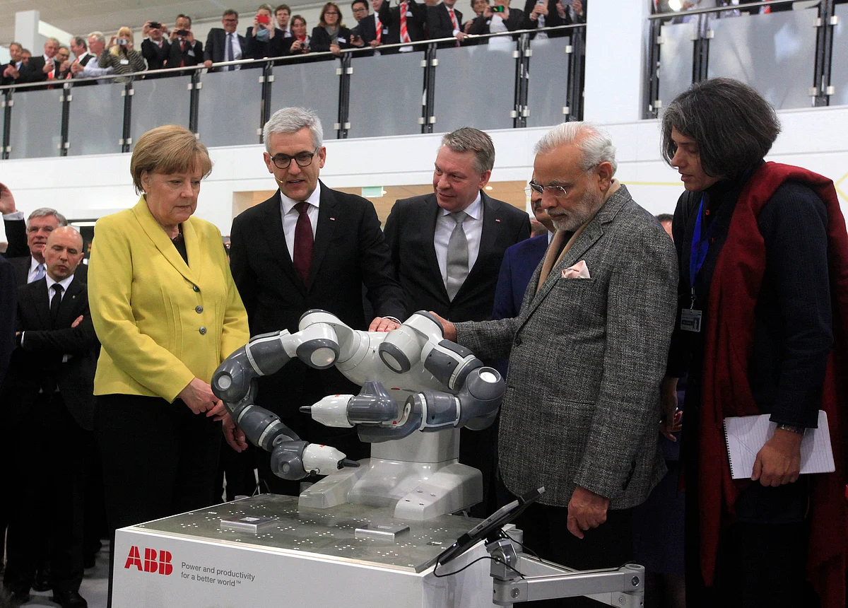 Angela Merkel, Germany’s chancellor, and Narendra Modi, India’s prime minister, at the industrial fair in Hanover, Germany, on April 13, 2015. (Photographer: Krisztian Bocsi/Bloomberg)