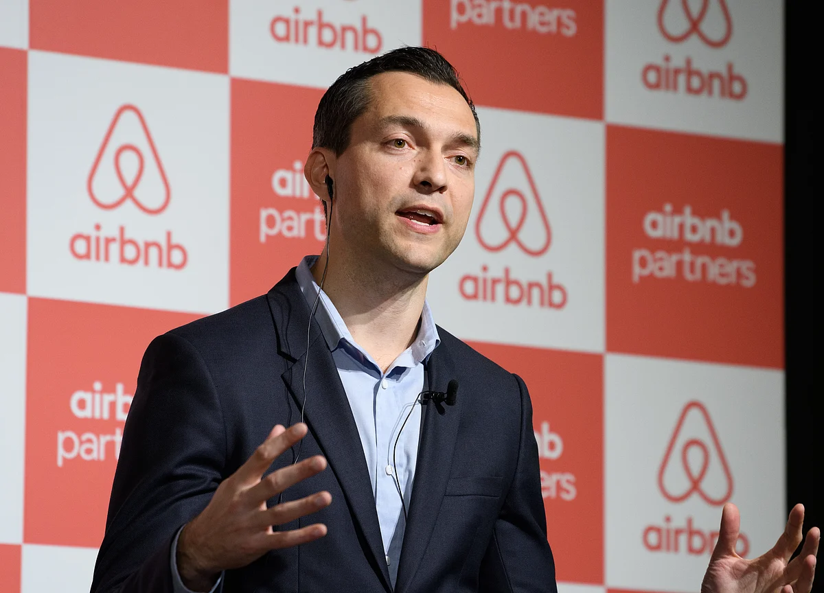 Airbnb Leans Toward Direct Listing Over Traditional IPO
