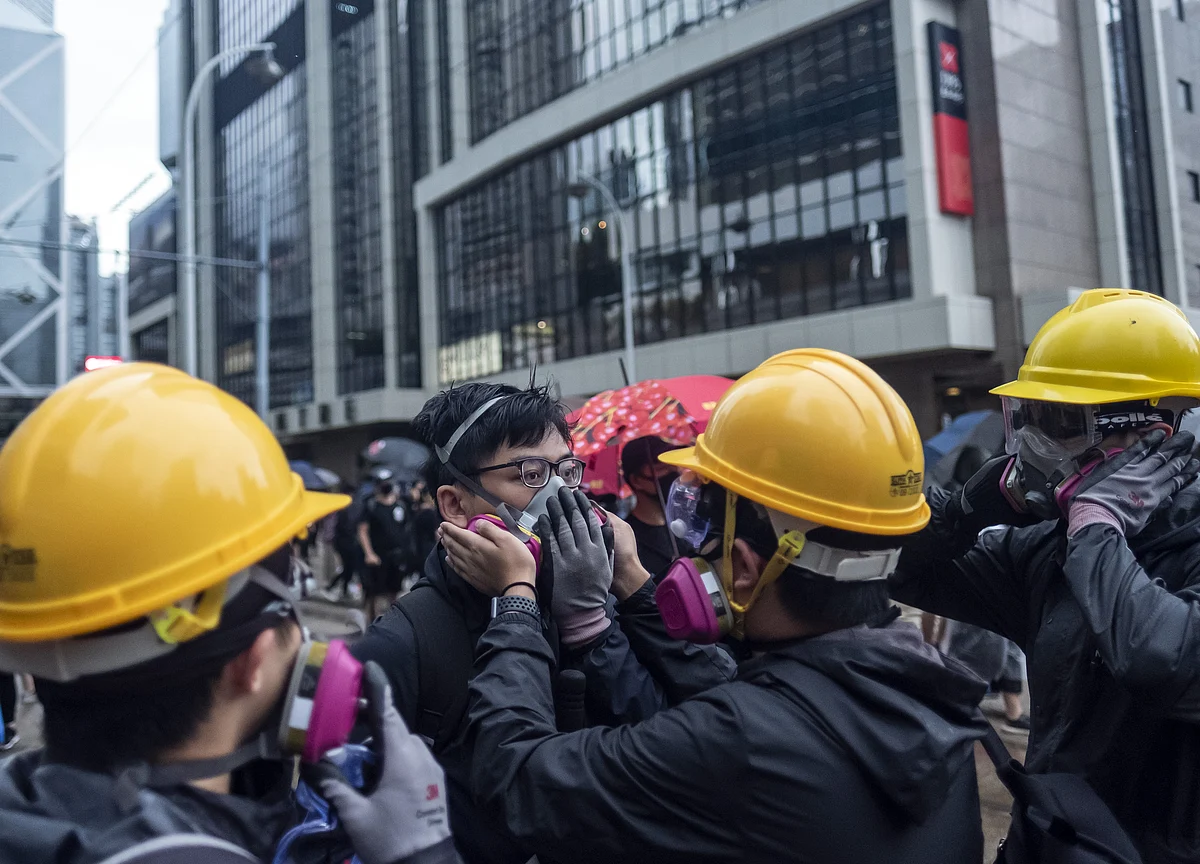 Hong Kong Protest Demands Are Unrealistic, Singapore PM Says