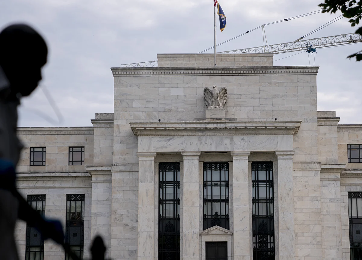 Dollar Drops as Tight Election Shifts Spotlight Back on the Fed