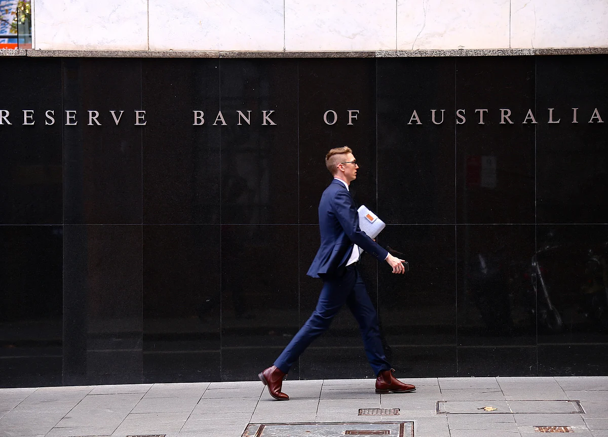 Australia Cuts Rates to Record-Low 0.75% as Global Risks Mount