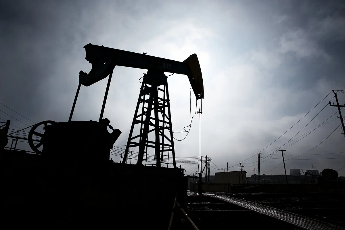 World ‘Awash’ in Oil as U.S. Sees Its Shale Boom Barreling Ahead