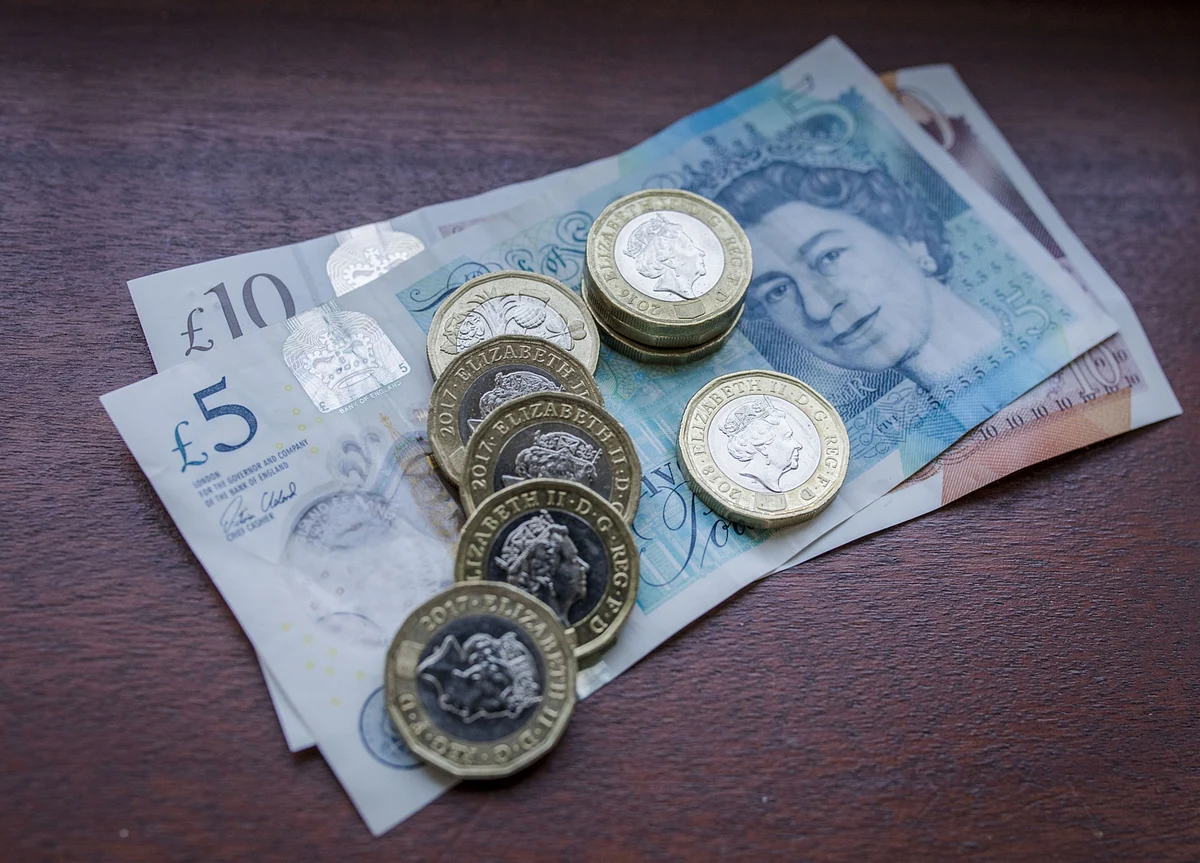 Pound Traders Give Thumbs Down to Johnson’s New Brexit Strategy