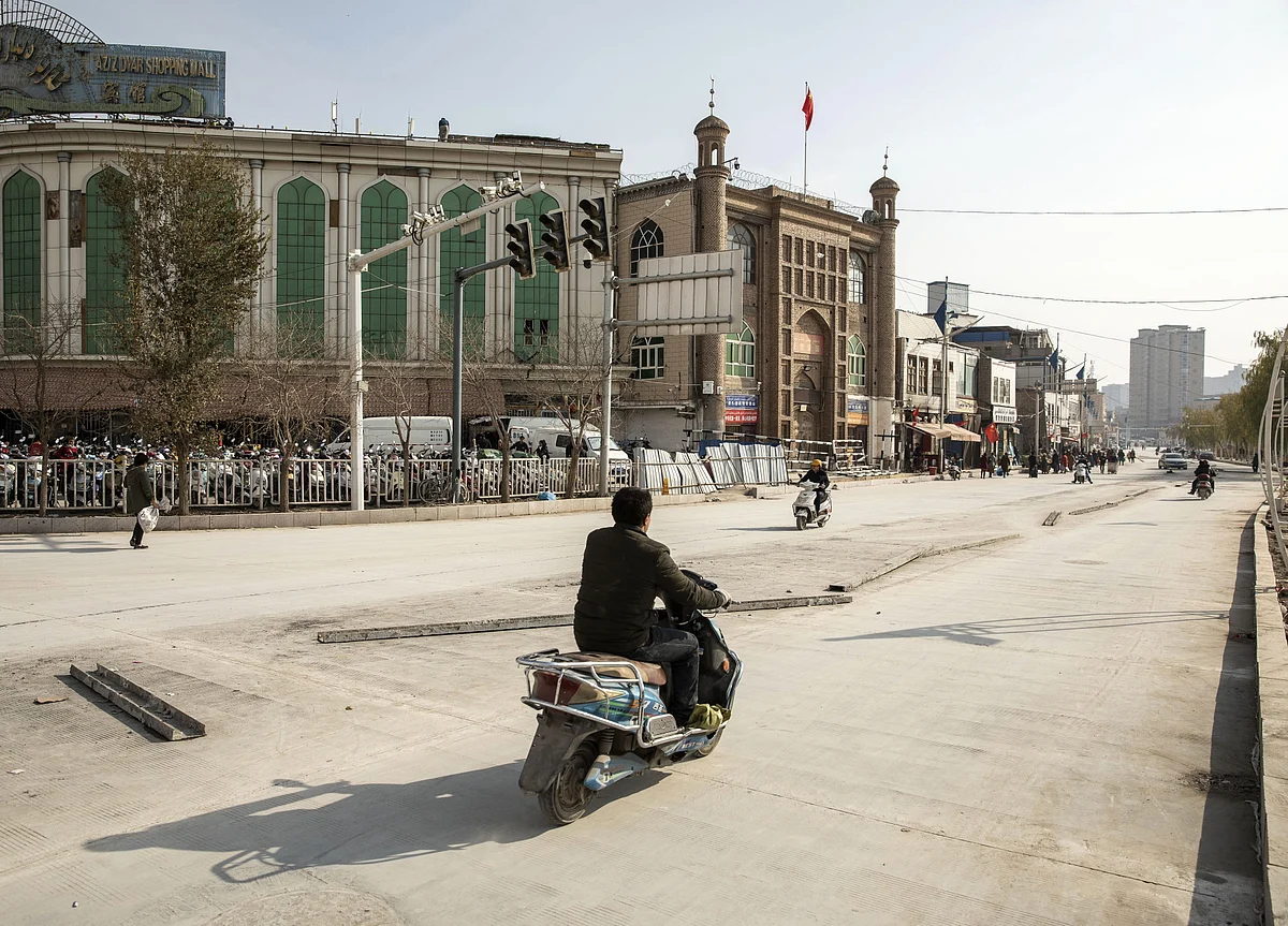 U.S. Bans Travel by Chinese Officials Tied to Muslim Abuses